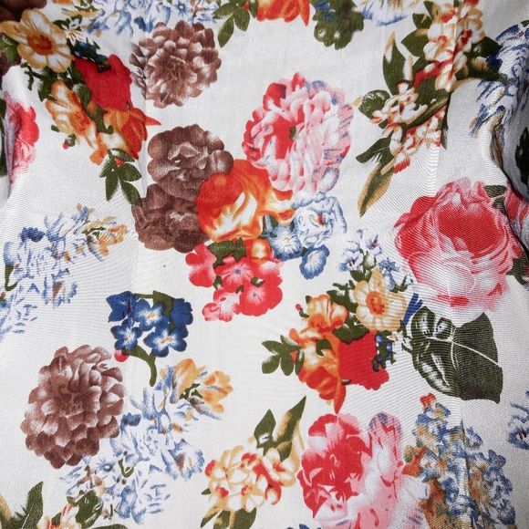 White Beautiful Multi-Color Floral Print Tank Top - Picture 3 of 4